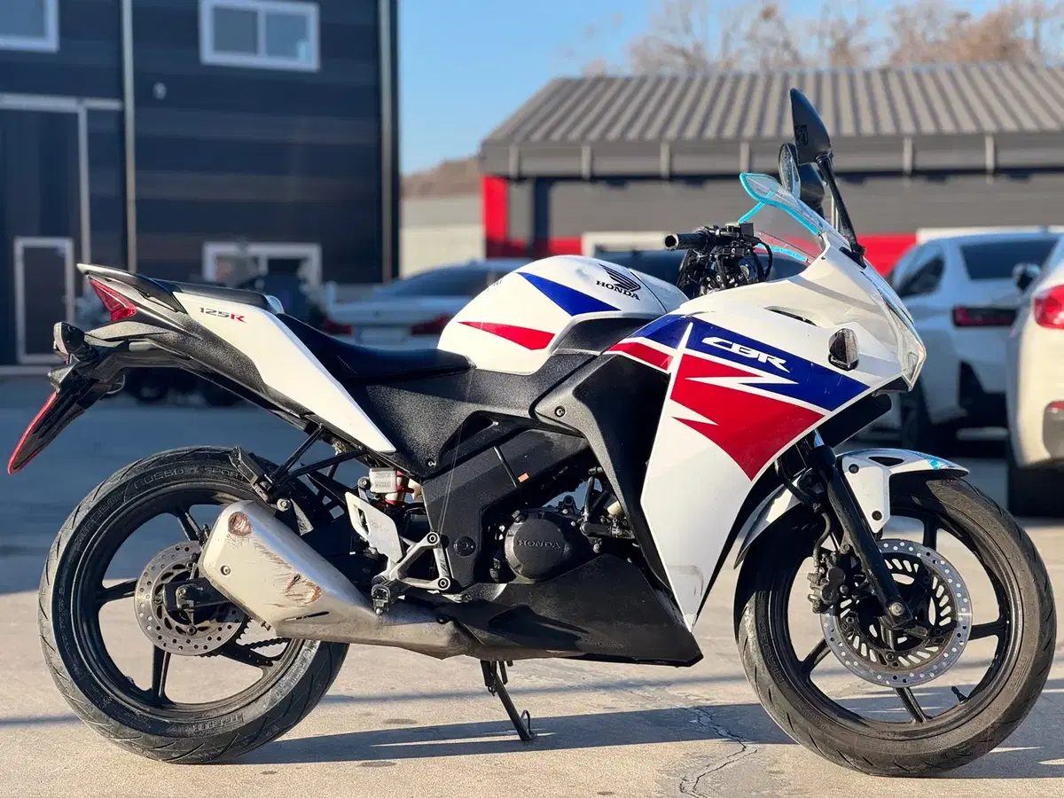 혼다cbr125r 16년식 3만km 건담 관리잘된차량 저렴히 판매합니다.